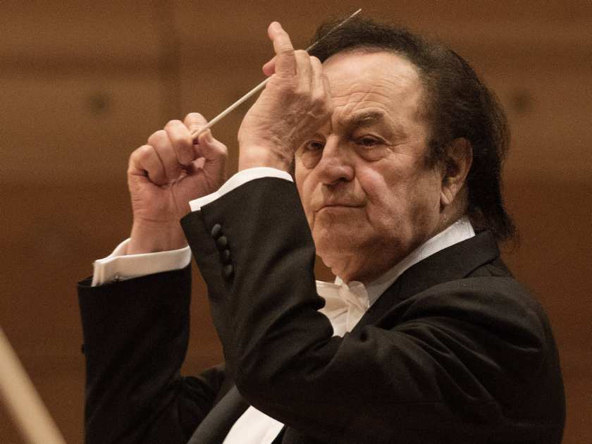 Charles Dutoit conducted the Boston Symphony Orchestra in music of Mozart and Rossini Friday night at Tanglewood.